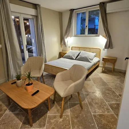La Frene Apartment *